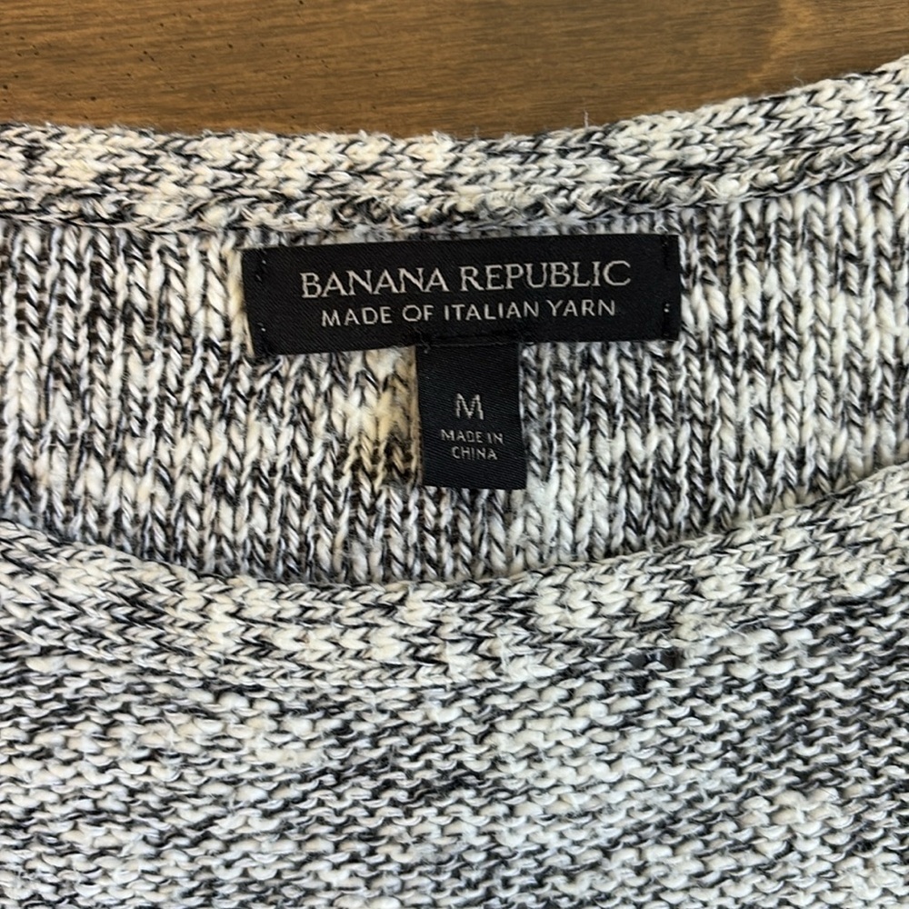 Banana Republic Italian Yarn Sweater Long Sleeve Boat Neck Gray Cream Medium - Picture 9 of 9